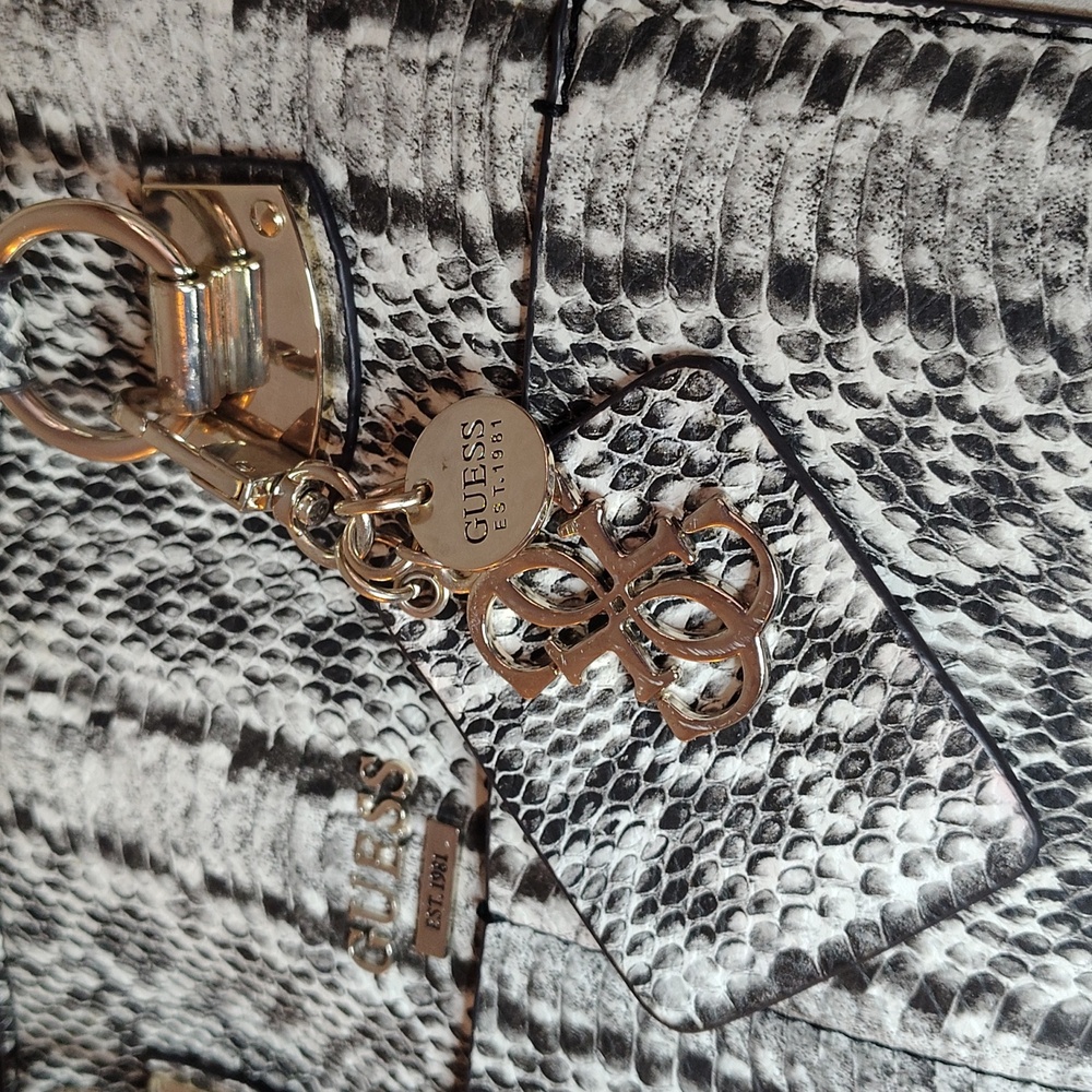 Rare Guess Tote Bag – Cream, Black and White Women's Shoulder Purse. - Picture 4 of 9